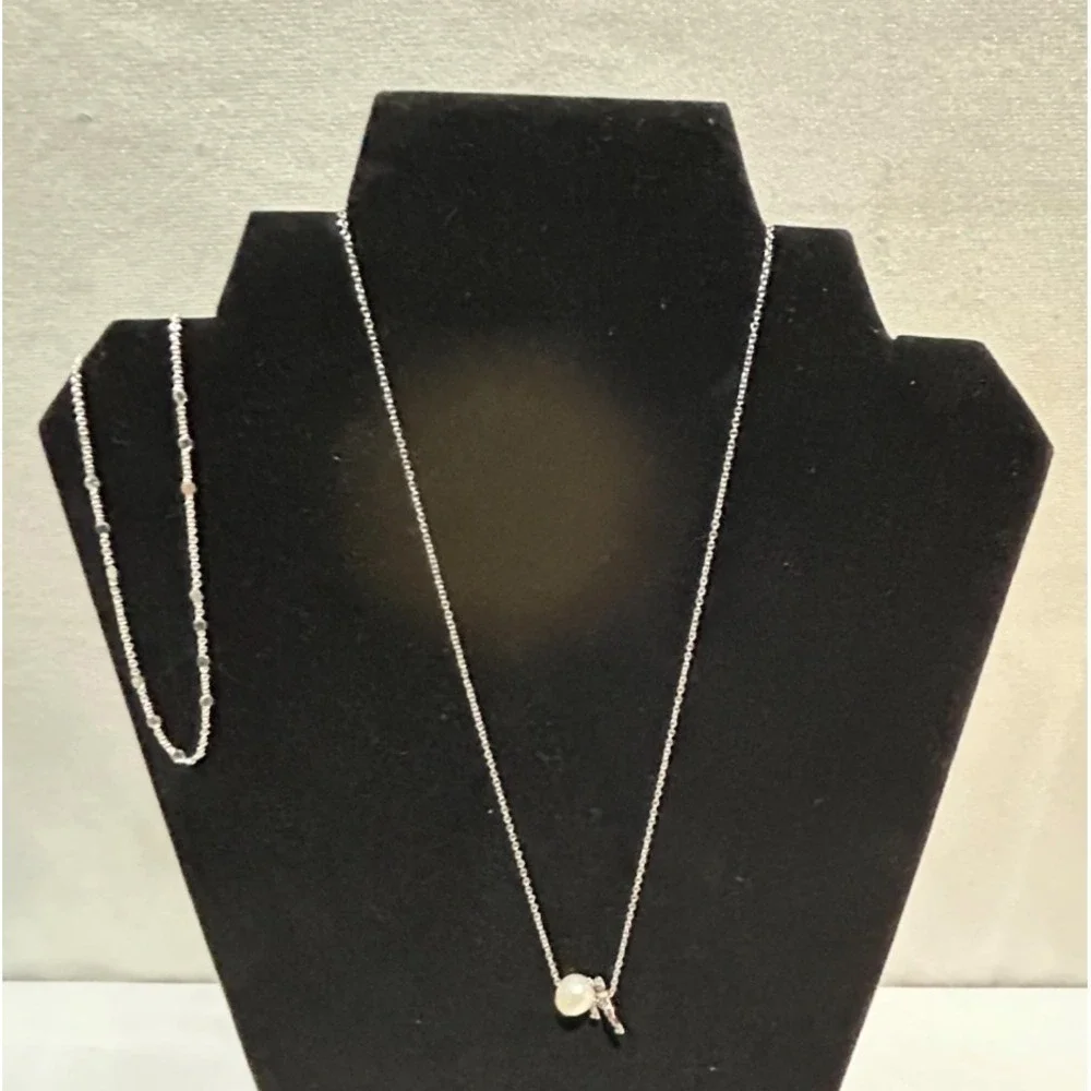 Silver Tone Climber Holding Pearl‎ Pendant Necklace Fashion Jewelry